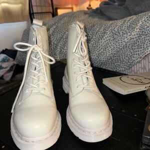 Womens Doc Martens NWOT